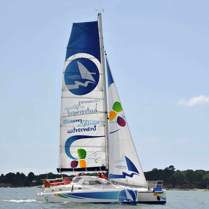 Catamaran habitable Cap Glénan en Baie de la Forêt